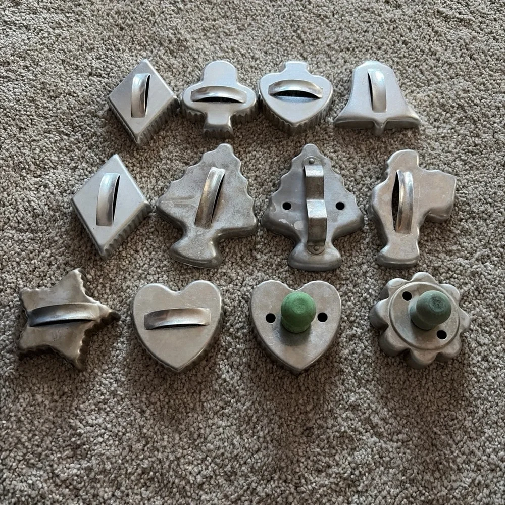 Lot‎ of 12 Vintage Cookie Cutters Metal